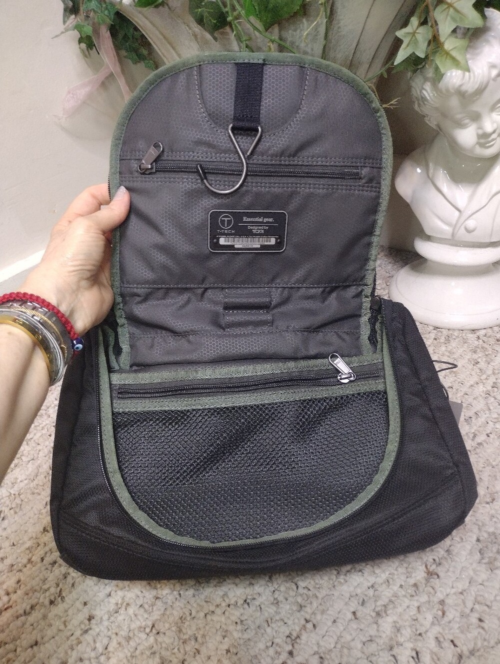 T-Tech By Tumi Men's Black Mercer Travel Kit - Picture 8 of 10